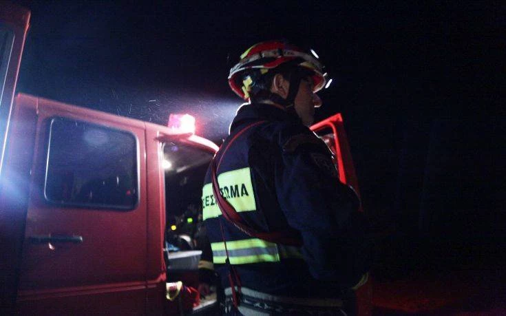 Μεγάλη φωτιά απειλεί χωριό στην Κεφαλονιά